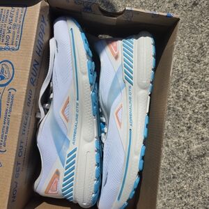 Women's Adrenaline GTS 23